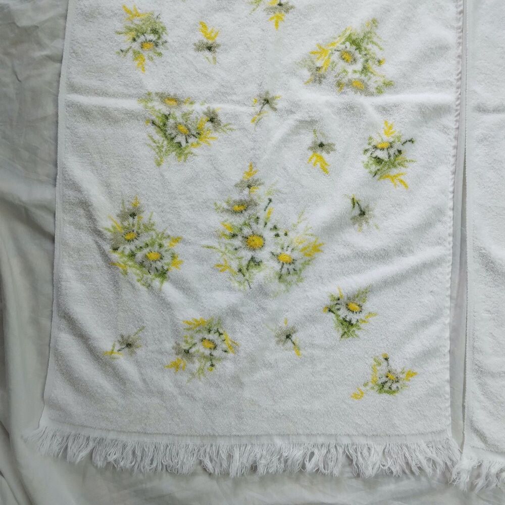 2 Vintage Bath Towel White With Yellow Flowers MCM Fringe Cottagecore USA - Picture 6 of 16